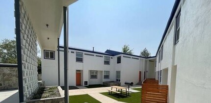 Building Photo - 2435 Cherry Ln