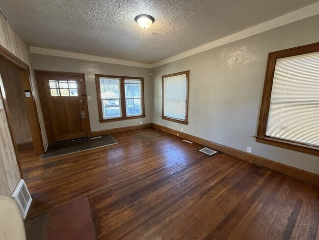 Building Photo - 1351 Berdan Ave