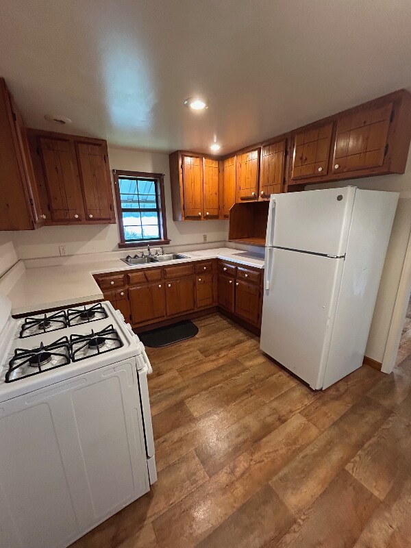 Foto del edificio - 7370 E Dupont Ave