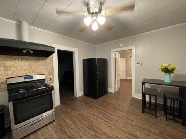 Foto del edificio - 1303 S Huntington St