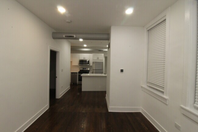 Foto del edificio - 1362 N Bosworth Ave