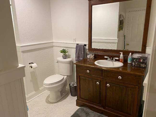 Foto del edificio - 116 W College St