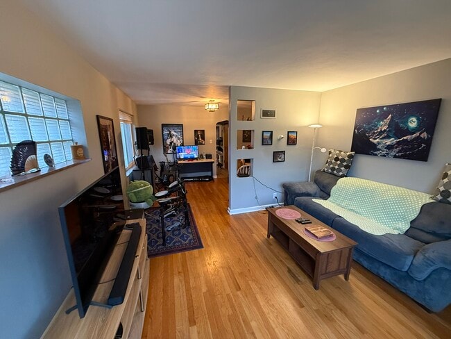 Building Photo - 4976 Oleatha Ave