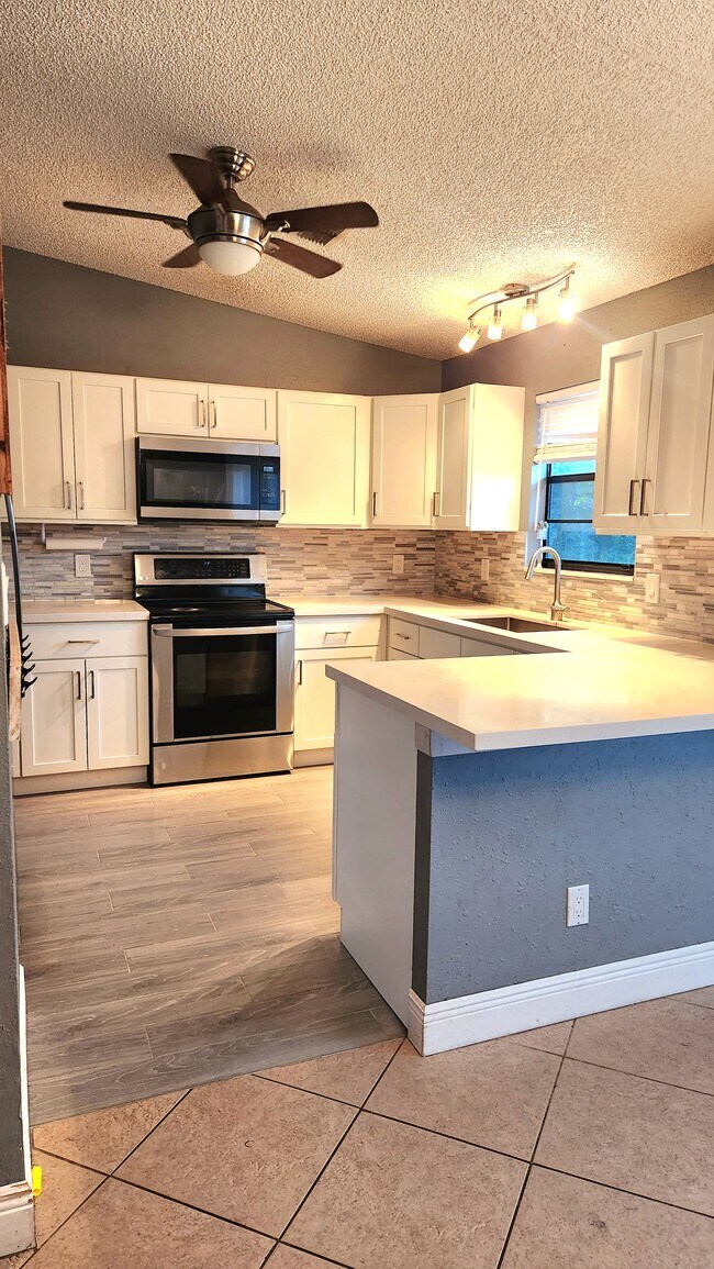 Building Photo - 27147 Dolphin Rd