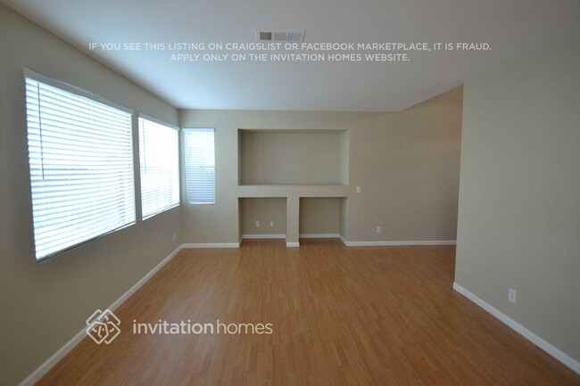 Building Photo - 4421 Fall Ln