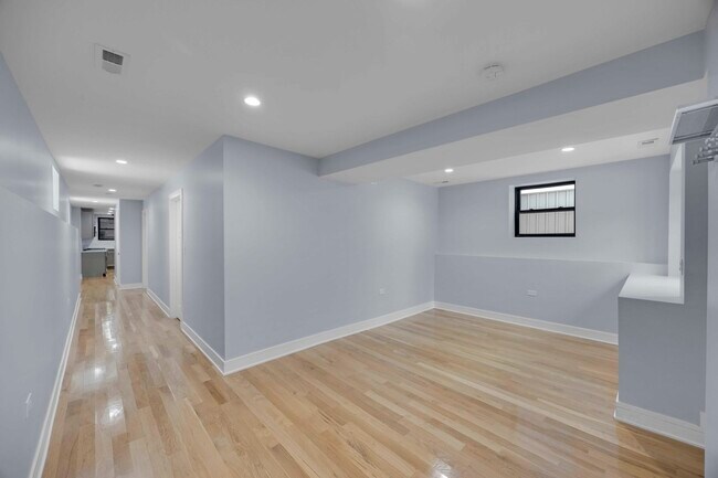 Foto del edificio - 2046 W Moffat St