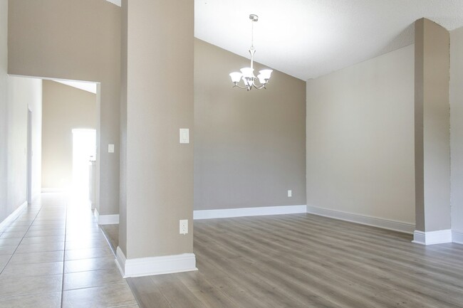 Foto del edificio - 6715 Meritmoor Cir