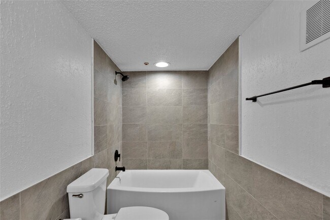 Foto del edificio - 2830 S Bartell Dr