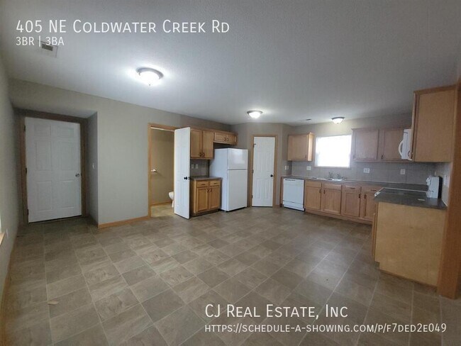 Foto del edificio - 405 NE Coldwater Creek Dr