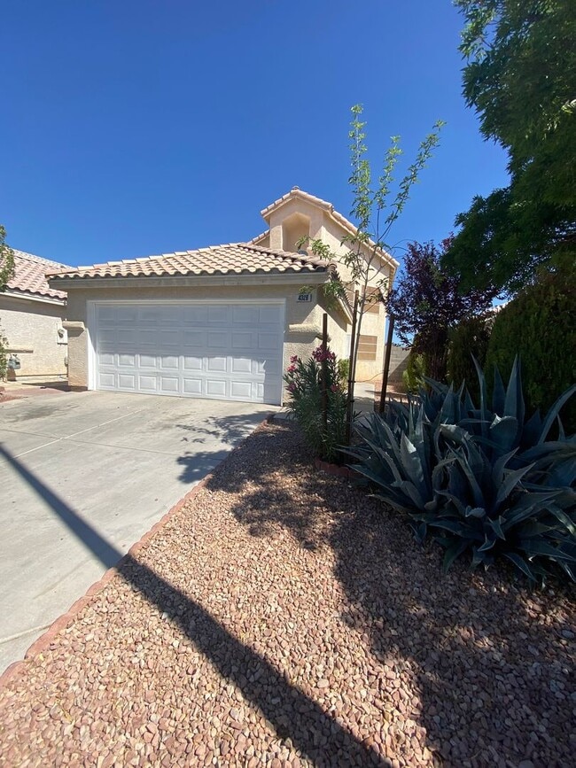 Building Photo - AMERICANA Property Mgmt - Remodeled 2 stor...