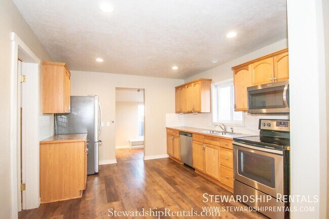 Building Photo - 195 N 9th St