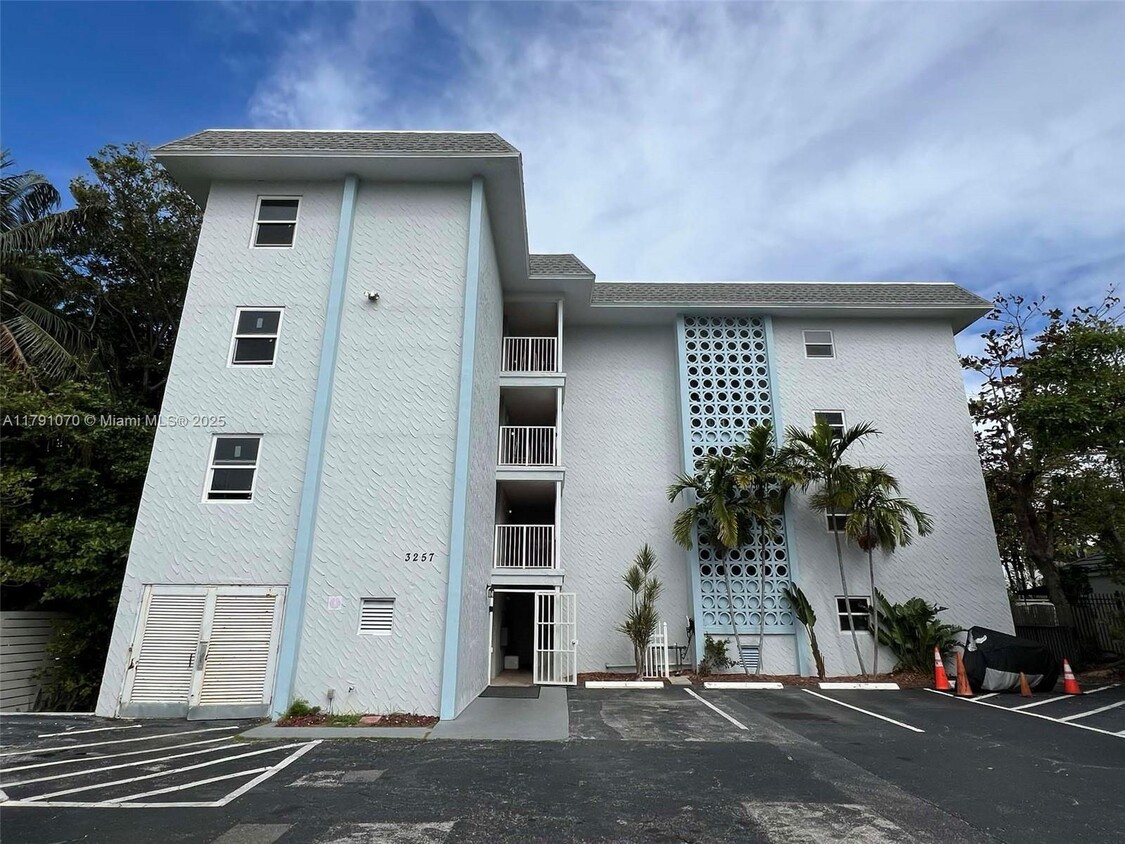 Foto principal - 3257 NE 13th St