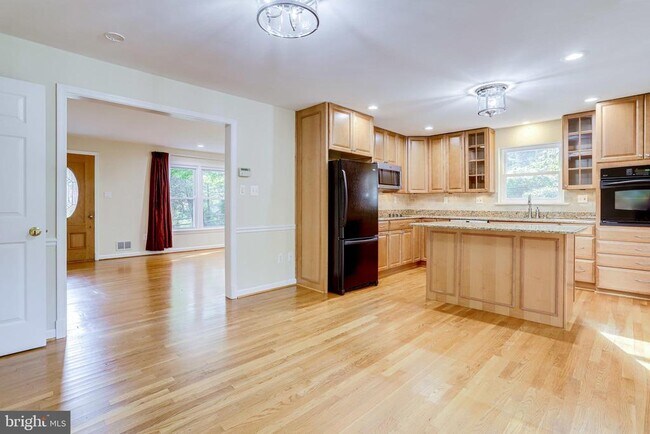 Foto del edificio - 7321 Reddfield Ct