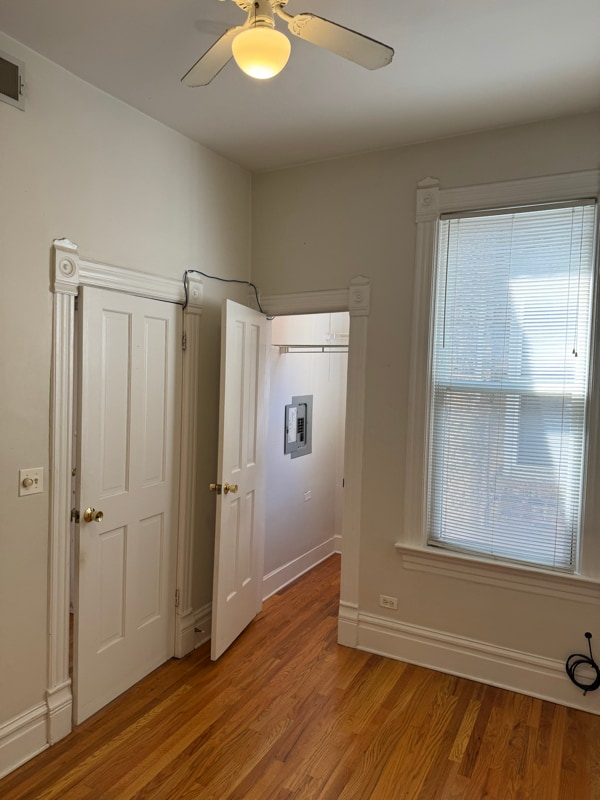 Building Photo - 1456 N Maplewood Ave