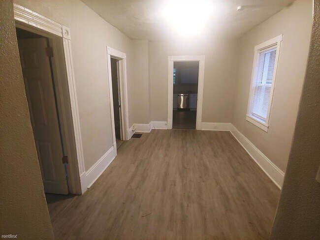 Foto del edificio - 2 br, 1 bath Duplex - 2805 Queen Avenue Qu...