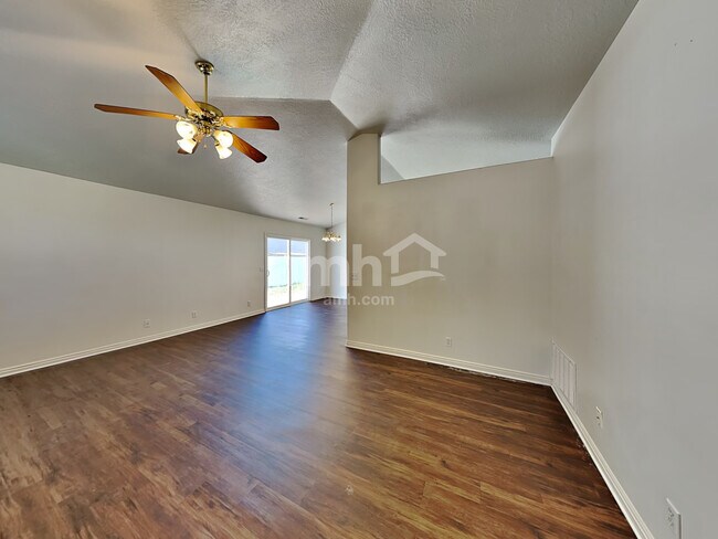 Foto del edificio - 165 W Southwell St