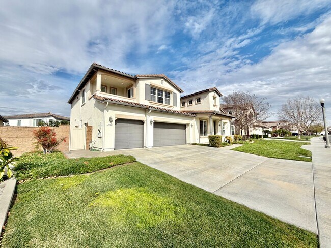 Foto del edificio - Spacious 5 Bedroom Wolf Creek Home with Balcony, Loft & Secondary Kitchen