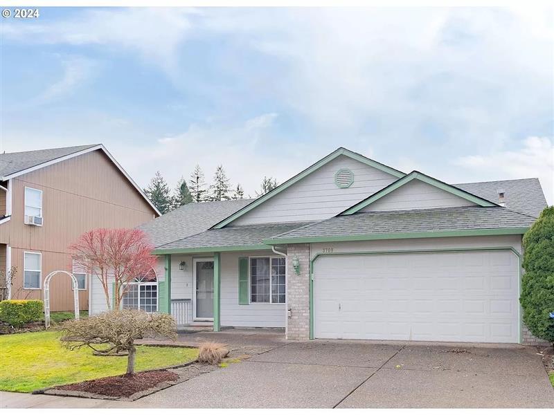 Primary Photo - Freshly interior painted home. Discover th...