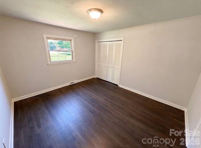 Foto del edificio - 1045 Chippenham Ave