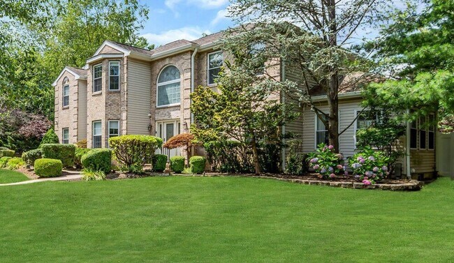 Building Photo - Renovated 5BR Colonial with Pool in North Dover