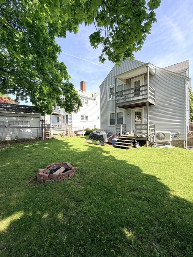 Building Photo - 15 Lawn Ave