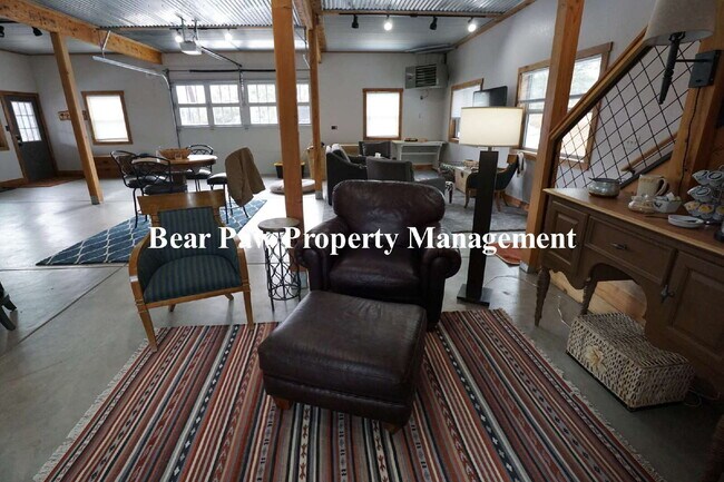 Foto del edificio - Super Cute, Short Term (SIX MONTHS) Fully Furnished Barndominum in Bailey!!