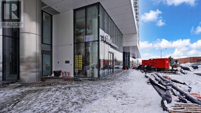 Photo du bâtiment - 950 Portage Pkwy