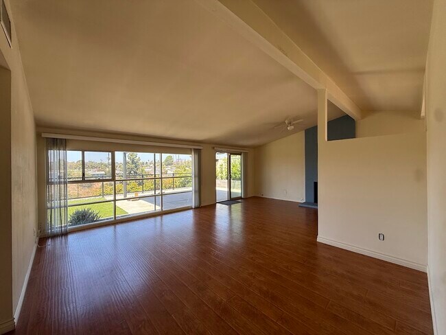 Foto del edificio - 9158 Rebecca Ave