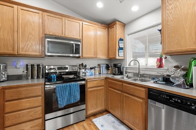 Building Photo - 1432 Beekman Ave