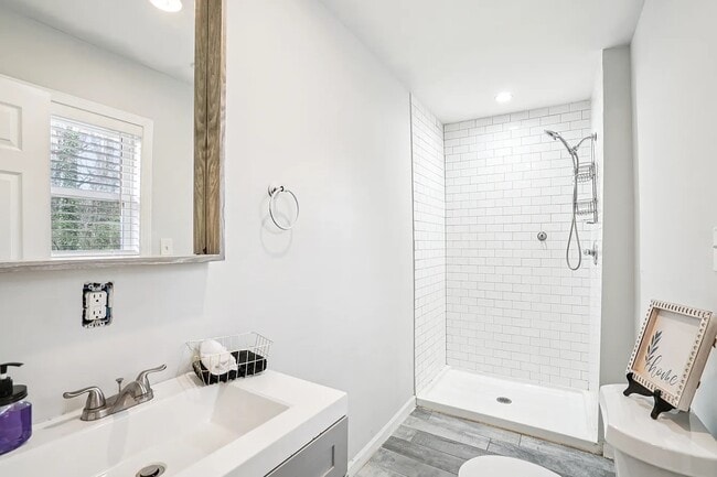 Building Photo - 209 Harper Rd SE