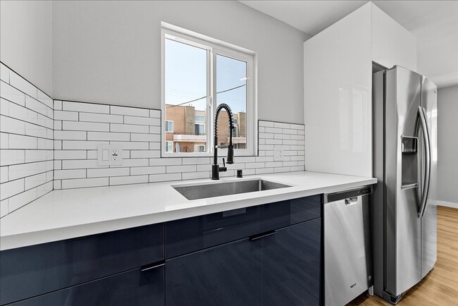 Building Photo - 941 Normandie Ave