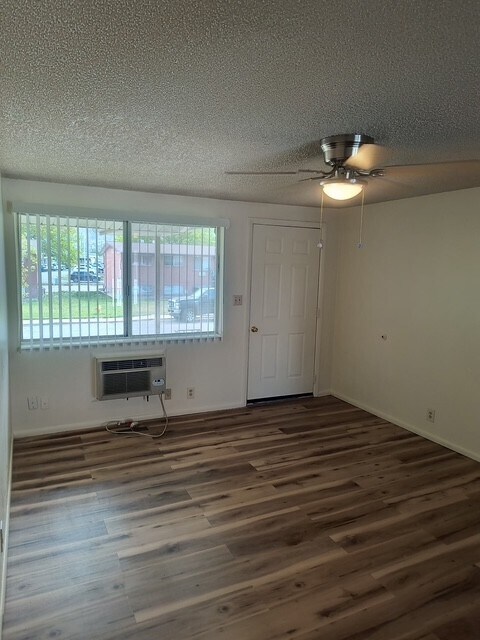 Building Photo - 1123 S Graff Cir
