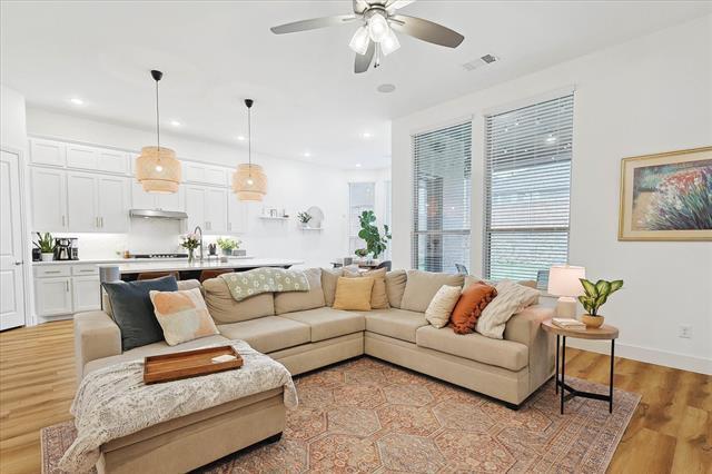 Building Photo - 1201 Superbloom Ave