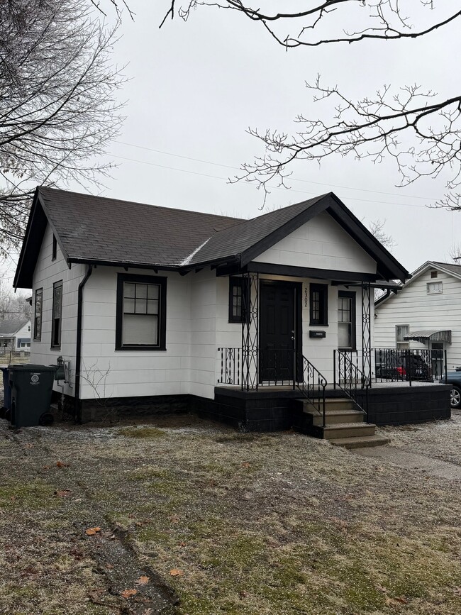 Building Photo - 2302 Barth St