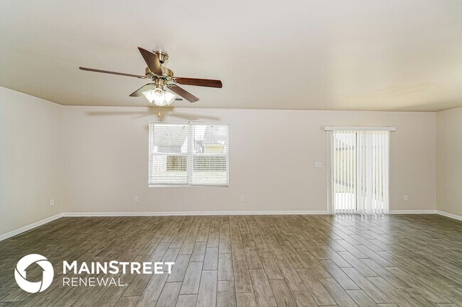 Building Photo - 855 Hawthorn Ln