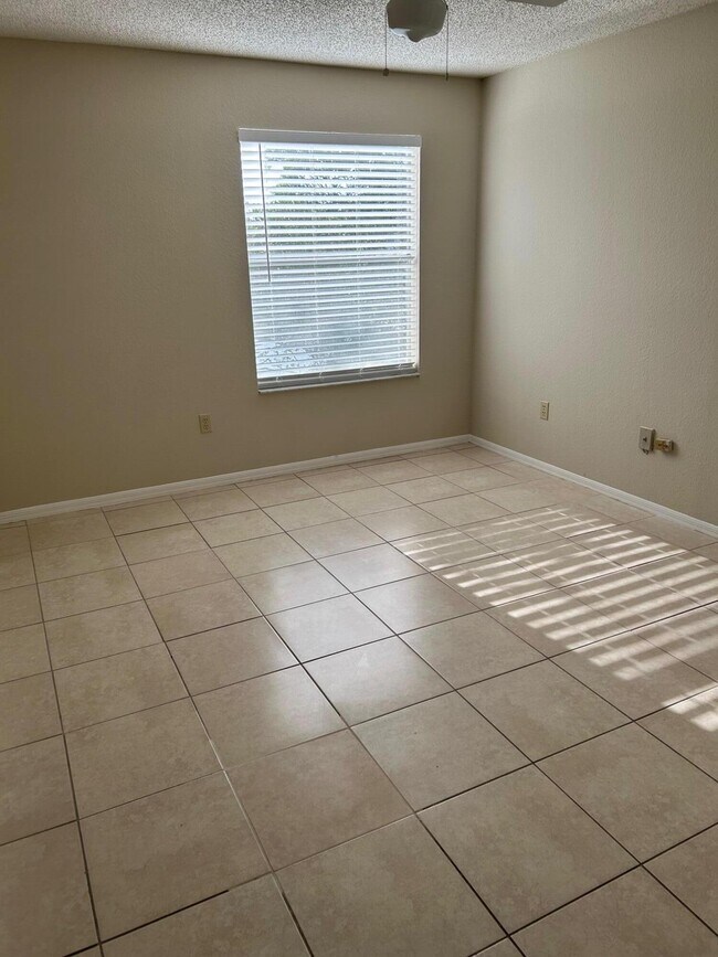 Foto del edificio - 1401 Village Blvd