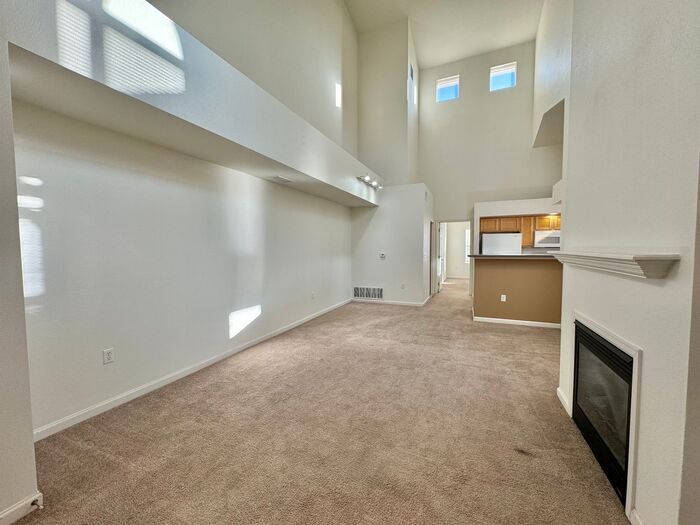 Primary Photo - Beautiful Upper Level 2 Bed/ 2 Bath Condo ...