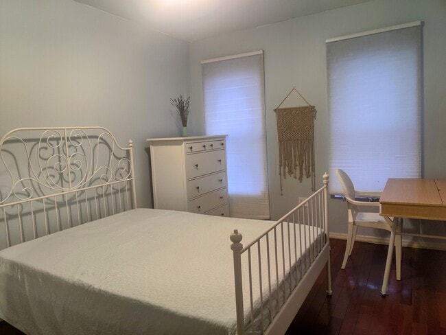 Master Bedroom for Rent - 23 Mount Hope Plz