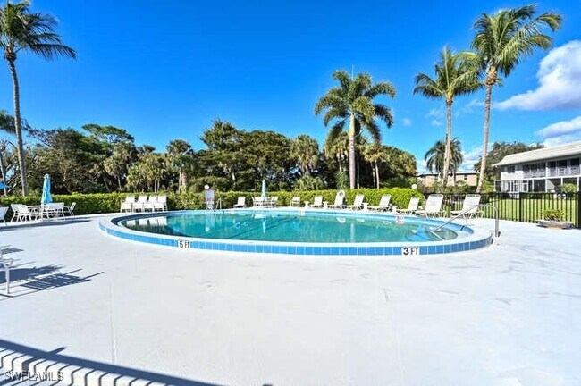 Foto del edificio - 215 Cypress Way E