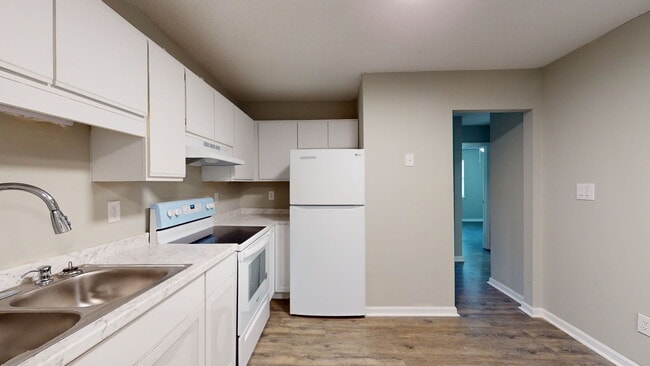 Building Photo - Caldwell Court Apartments!
