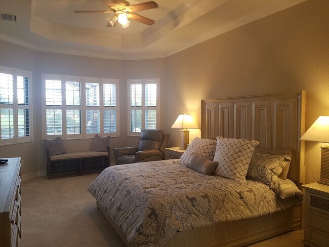 Building Photo - Booked JFMA 2024 Gorgeous pool home in Sar...