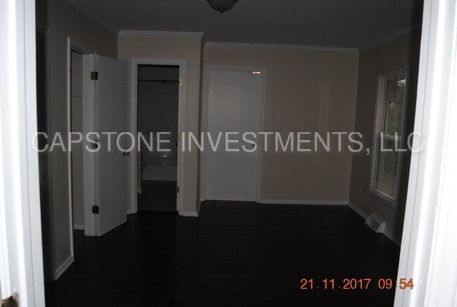 Building Photo - 2815 S Ridge Ave