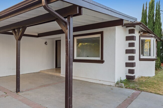 Building Photo - 5137 Chimineas Ave