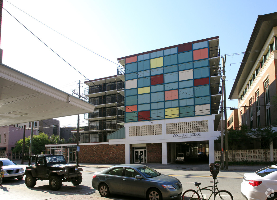 Building Photo - College Lodge