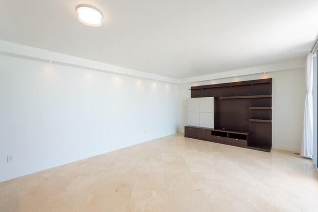 Foto del edificio - 4201 Collins Ave