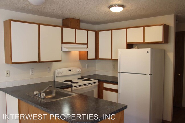 Building Photo - 9943 NE Prescott St