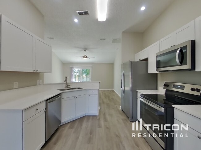 Building Photo - 9282 Thunderbolt Dr