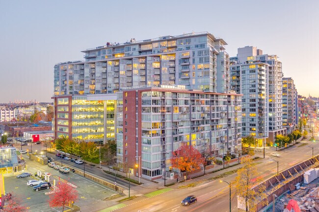 Building Photo - Central & Skybridge Residences
