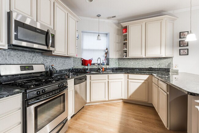 Foto del edificio - 6825 S Harper Ave