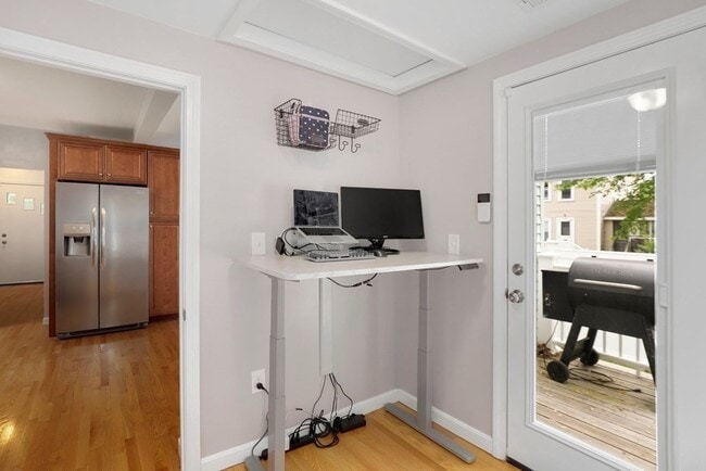 Building Photo - 37 Lindsay St